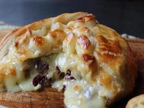 Baked Stuffed Brie with Cranberries & Walnu…