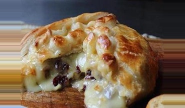 Baked Stuffed Brie with Cranberries & Walnu…