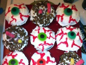 SheSpooks Eyeball & Worm Cupcakes