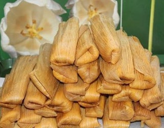 Tamales de pollo (Salsa Verde) green Chile …