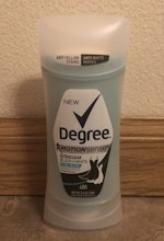 Degree Motion Sense UltraClear Black + White Pure Rain Deodorant