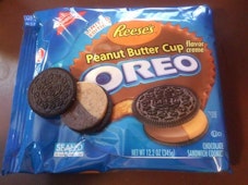 Oreo Reese's Peanut Butter Cup Oreo